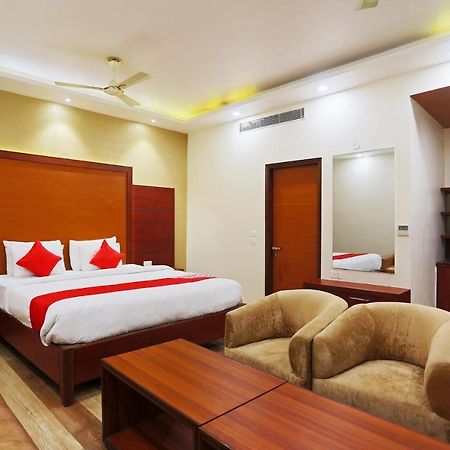 Capital O Green Palms Near Jhilmil Metro Station Hotel New Delhi Eksteriør billede