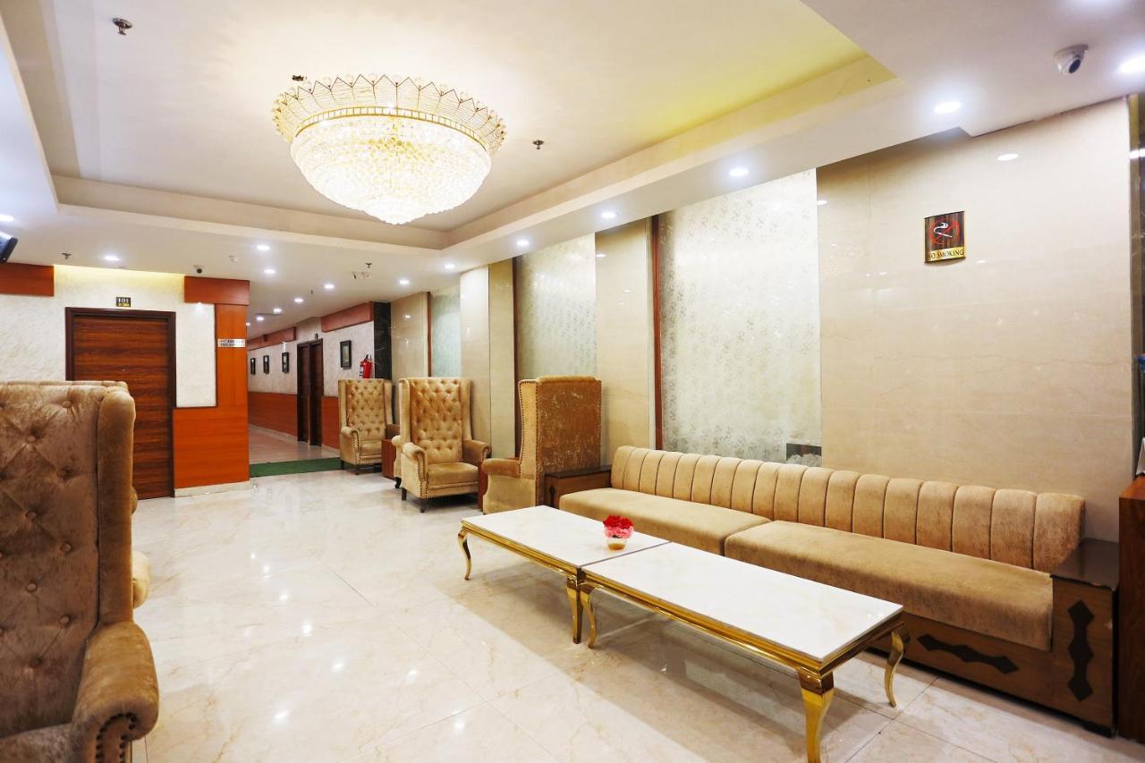 Capital O Green Palms Near Jhilmil Metro Station Hotel New Delhi Eksteriør billede