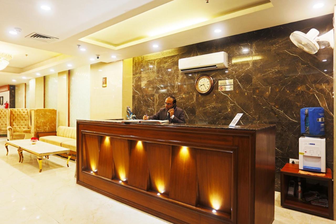 Capital O Green Palms Near Jhilmil Metro Station Hotel New Delhi Eksteriør billede