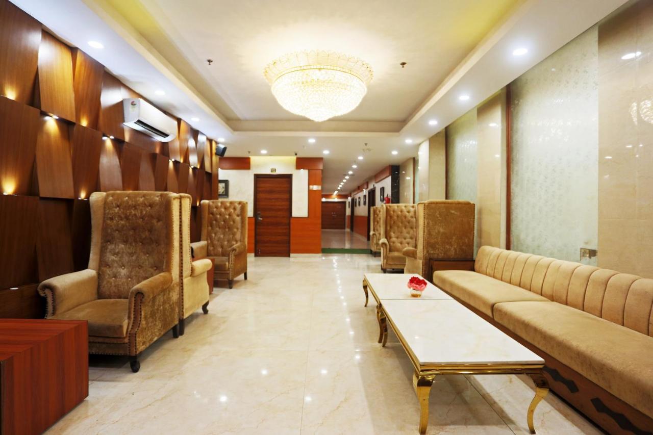 Capital O Green Palms Near Jhilmil Metro Station Hotel New Delhi Eksteriør billede