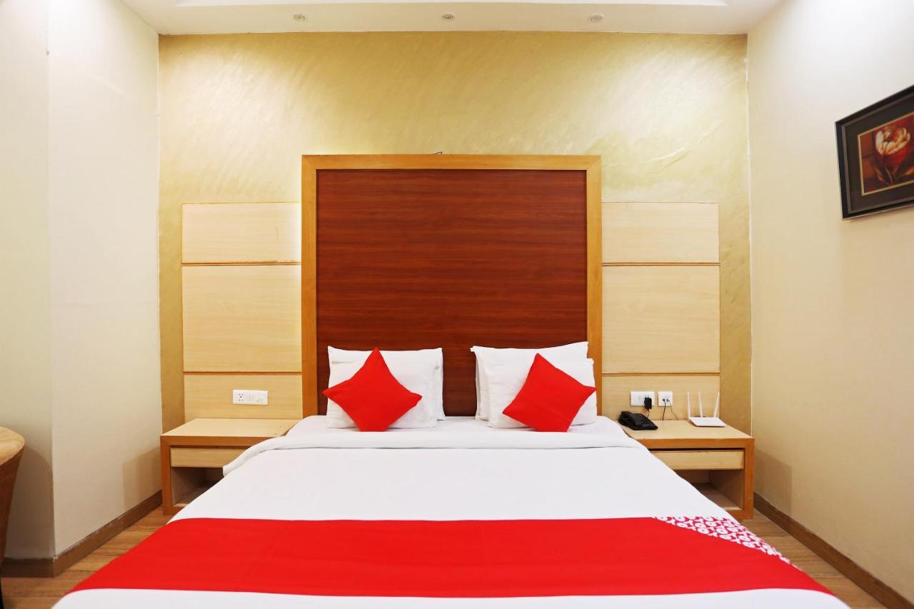Capital O Green Palms Near Jhilmil Metro Station Hotel New Delhi Eksteriør billede